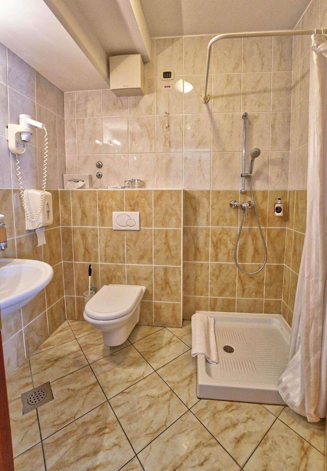 לאסצה Hotel Krek Superior מראה חיצוני תמונה