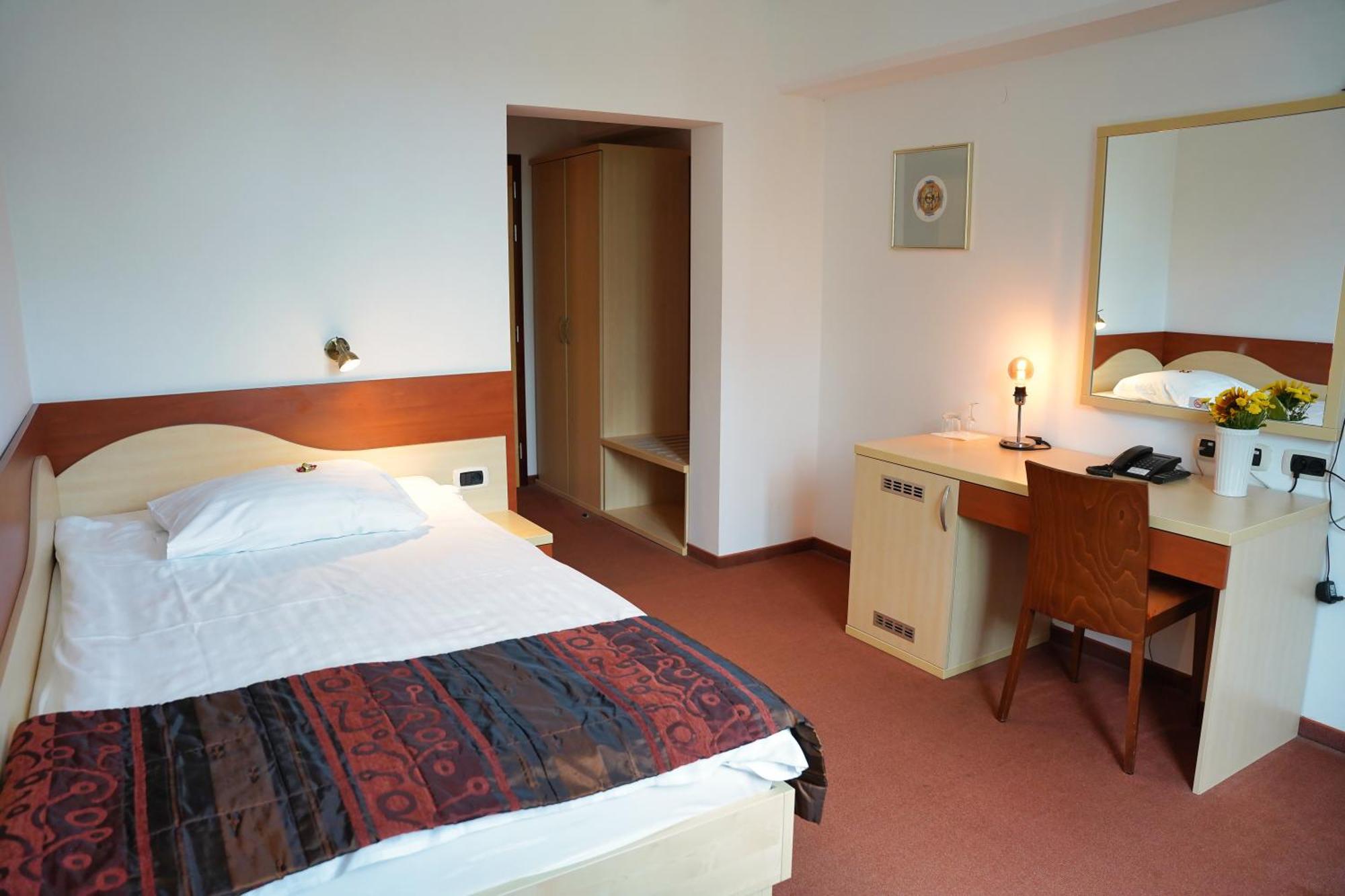 לאסצה Hotel Krek Superior מראה חיצוני תמונה