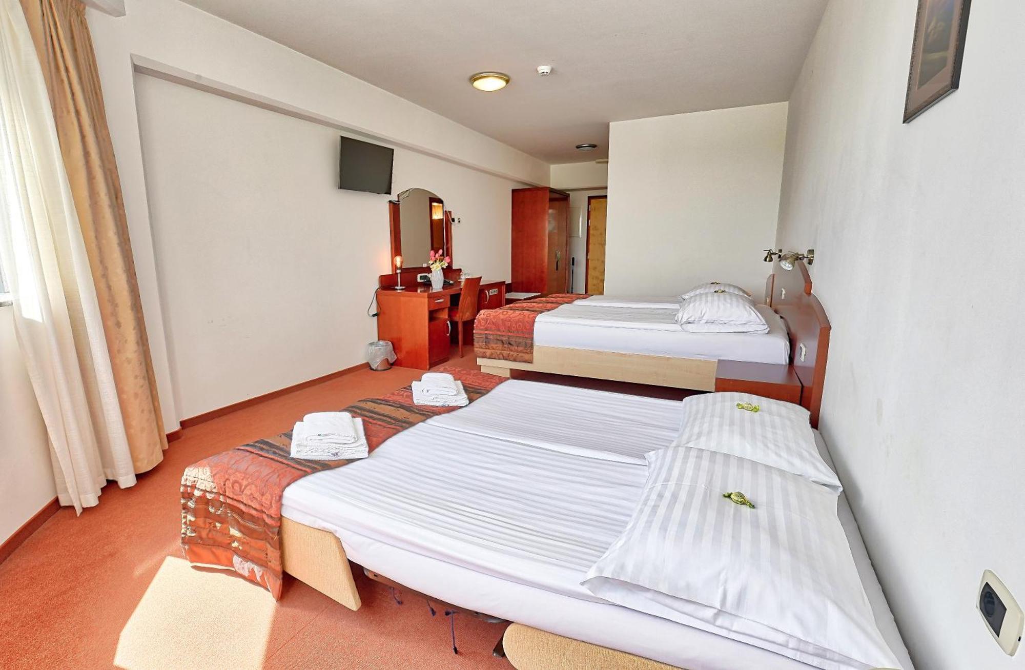 לאסצה Hotel Krek Superior מראה חיצוני תמונה