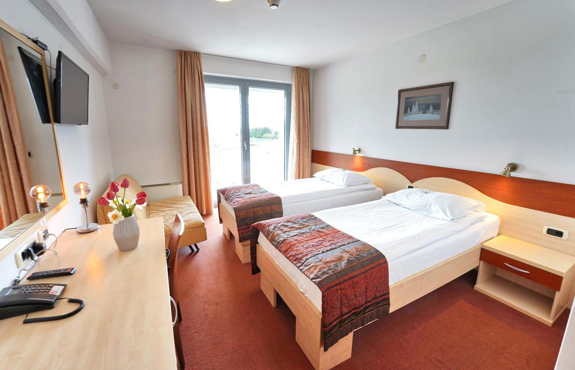 לאסצה Hotel Krek Superior מראה חיצוני תמונה