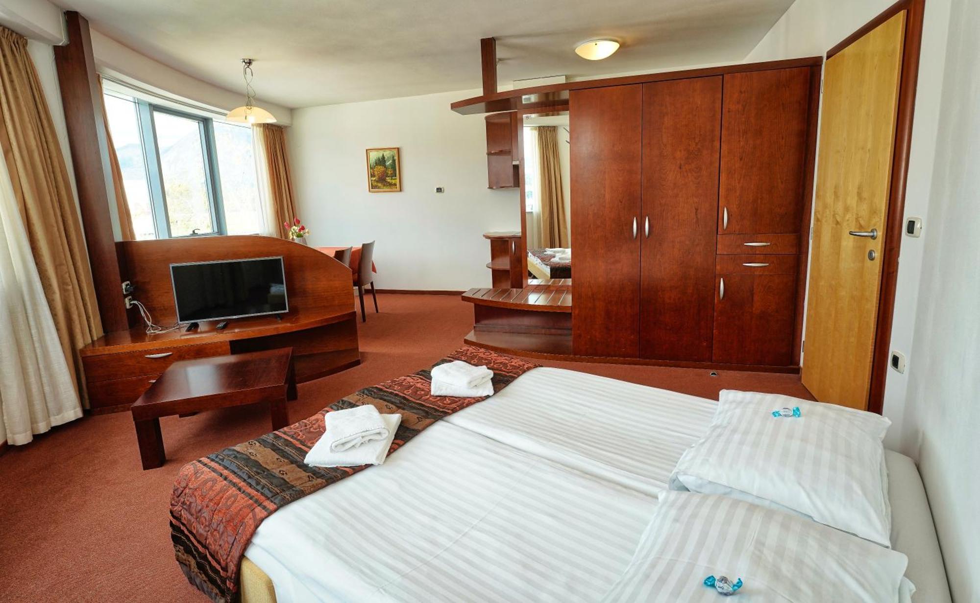 לאסצה Hotel Krek Superior מראה חיצוני תמונה
