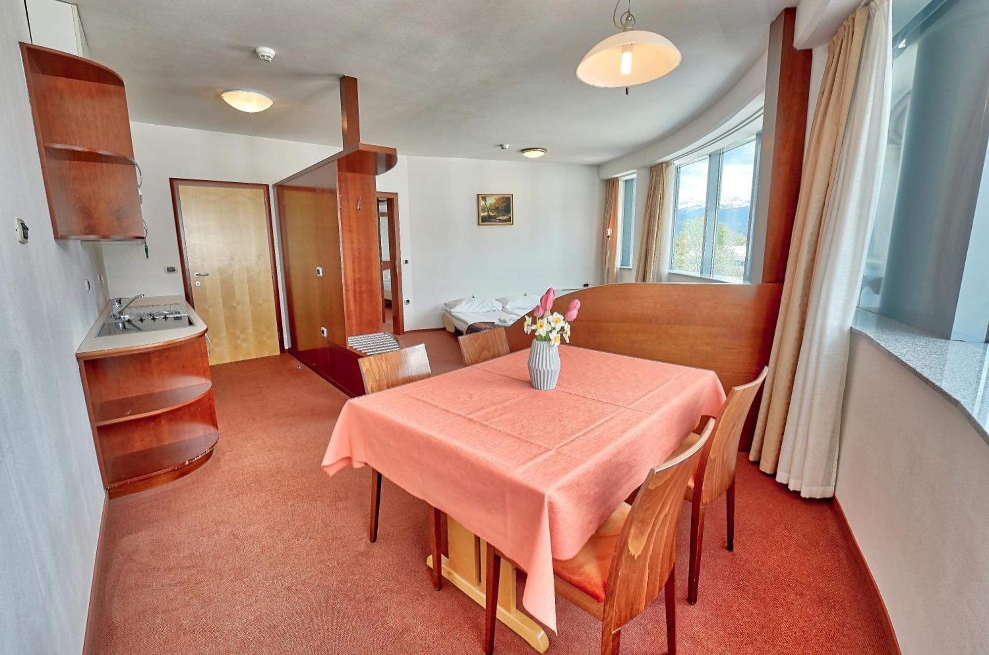 לאסצה Hotel Krek Superior מראה חיצוני תמונה