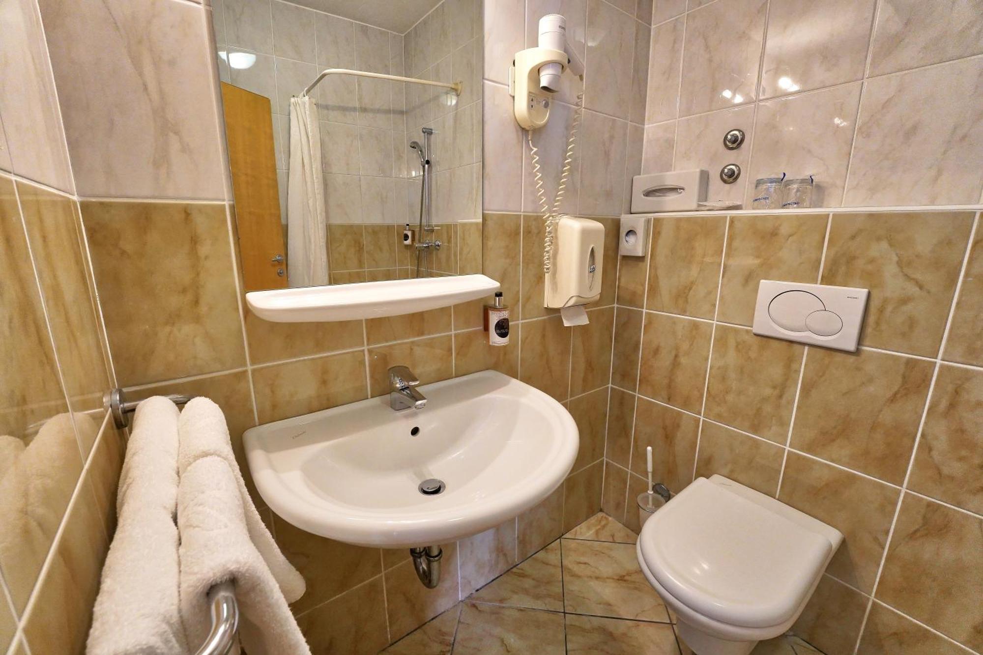 לאסצה Hotel Krek Superior מראה חיצוני תמונה