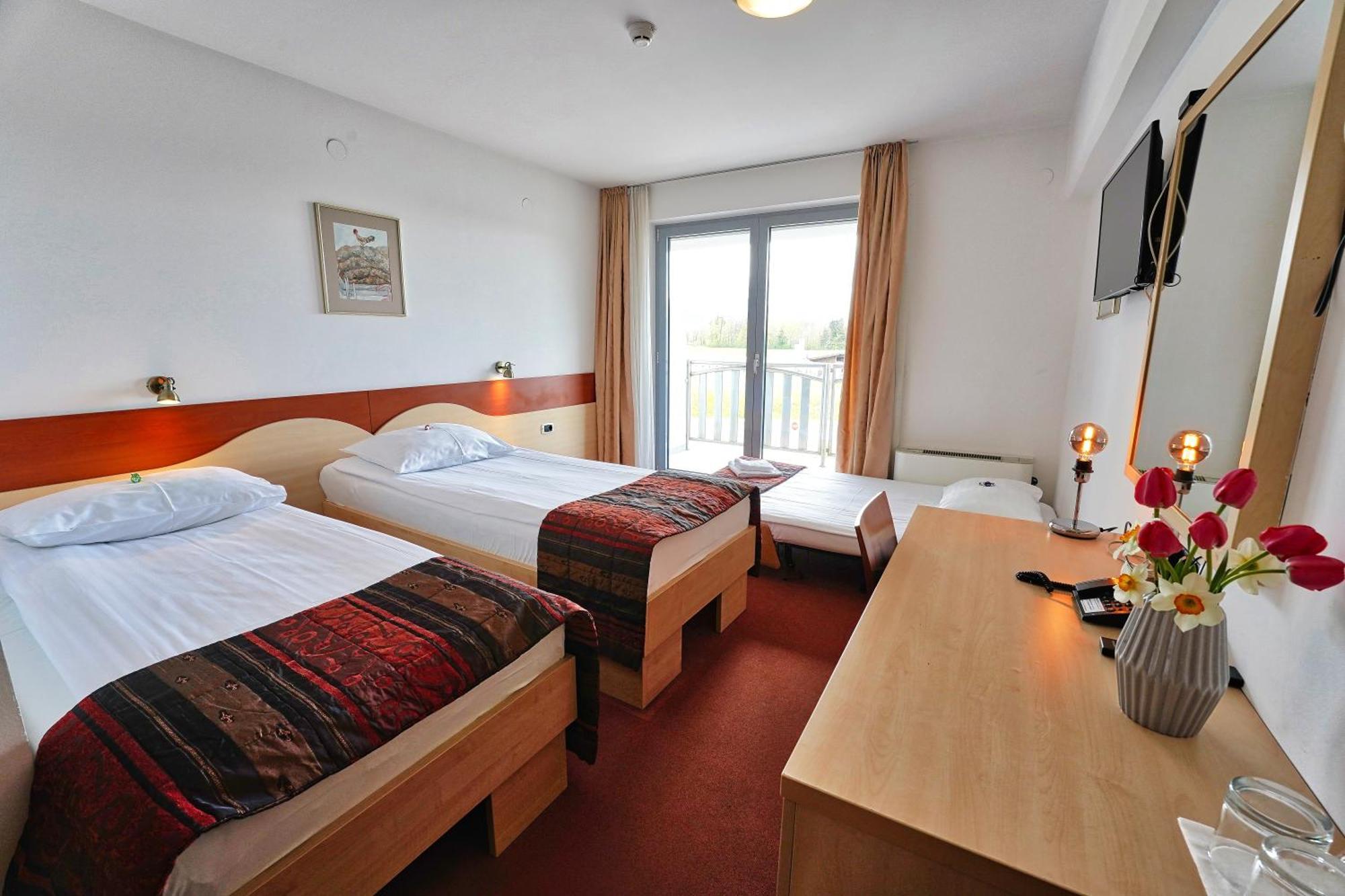 לאסצה Hotel Krek Superior מראה חיצוני תמונה