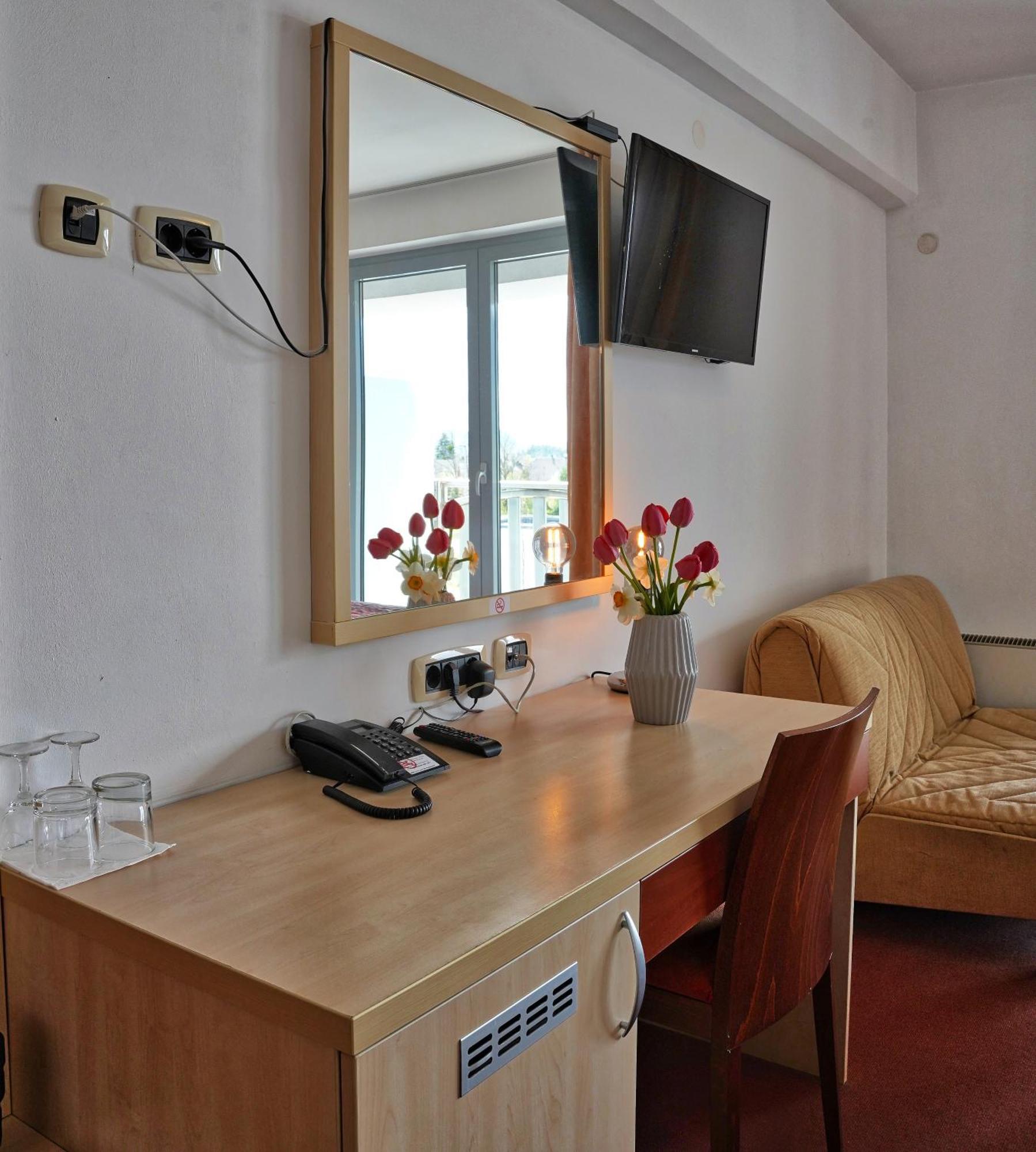 לאסצה Hotel Krek Superior מראה חיצוני תמונה