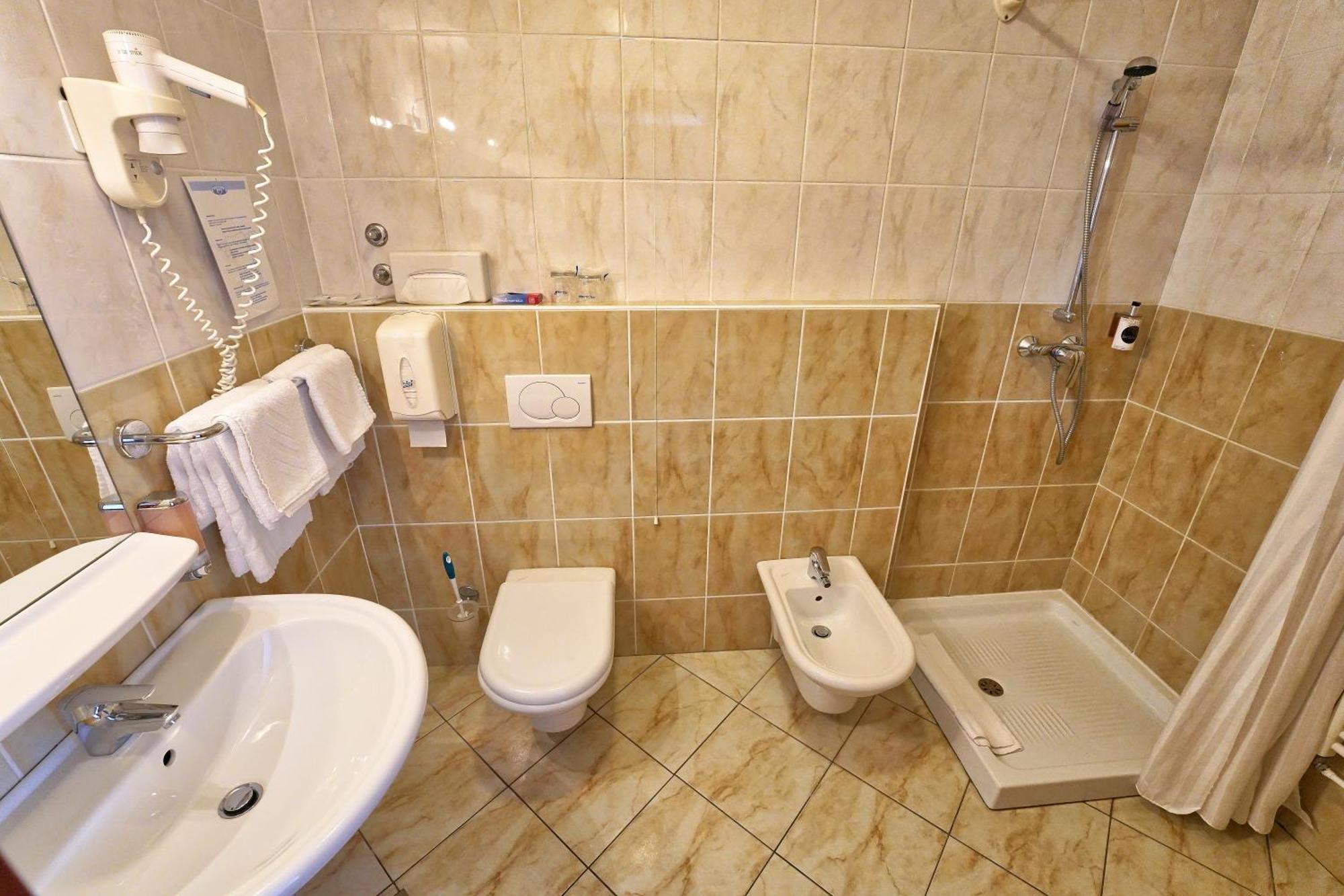 לאסצה Hotel Krek Superior מראה חיצוני תמונה
