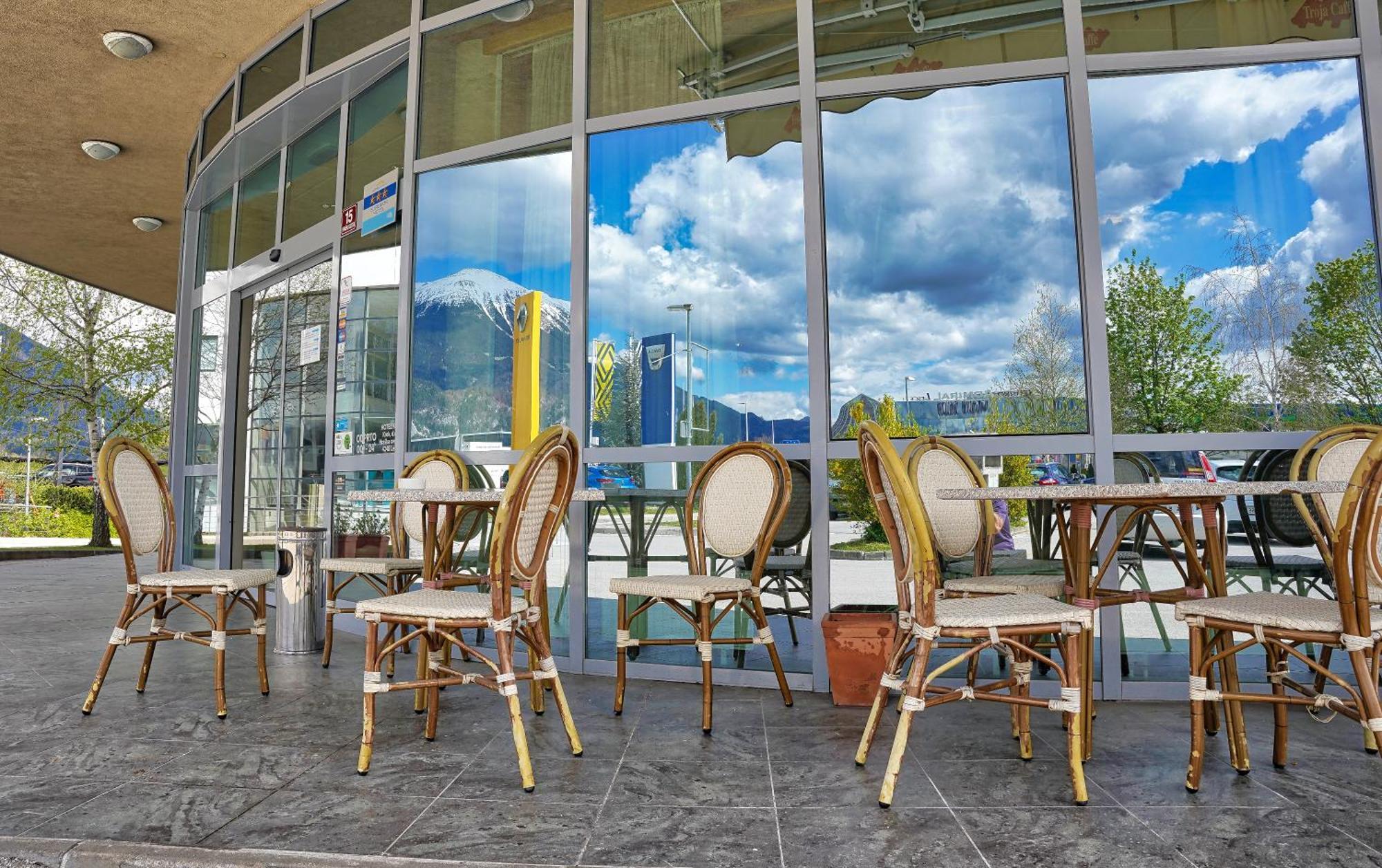 לאסצה Hotel Krek Superior מראה חיצוני תמונה