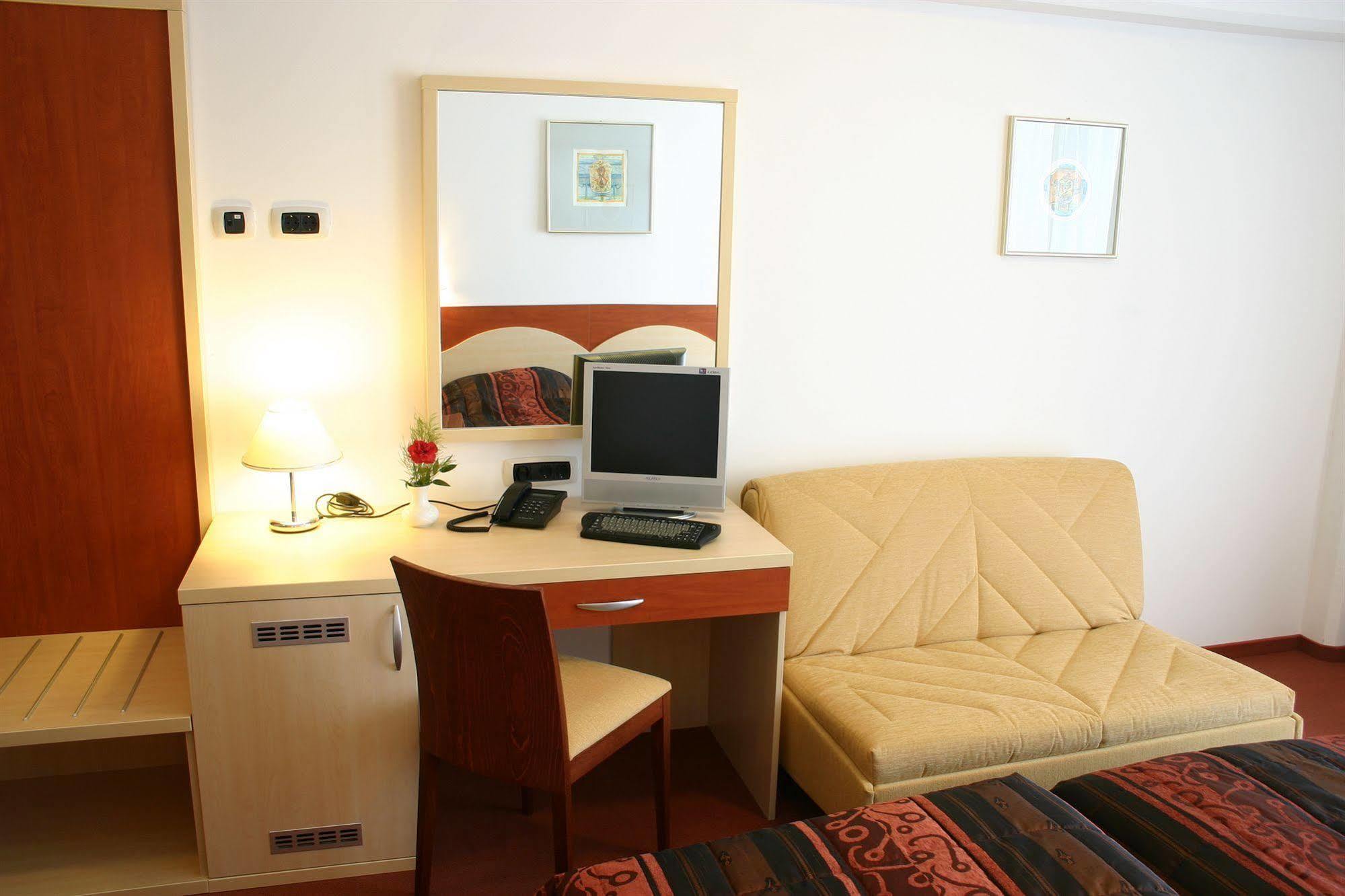 לאסצה Hotel Krek Superior מראה חיצוני תמונה