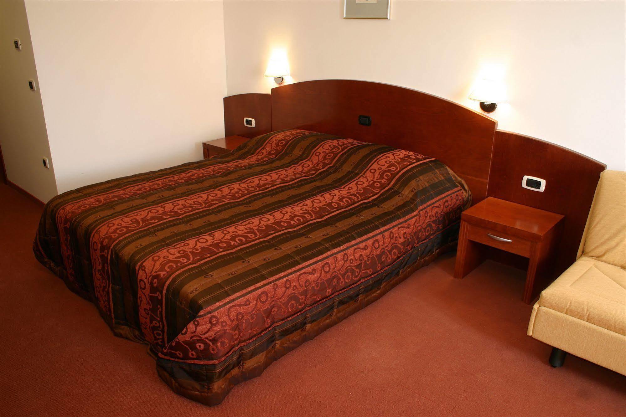 לאסצה Hotel Krek Superior מראה חיצוני תמונה